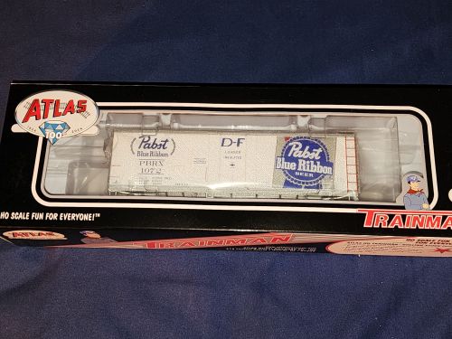 Atlas 20007248 Trainman 40' Plug Door Boxcar Pabst Blue Ribbon 1072